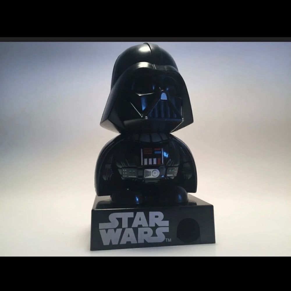 Darth Vader GALERIE Star Wars dispenser 2011 gumballs sound effect LFL.